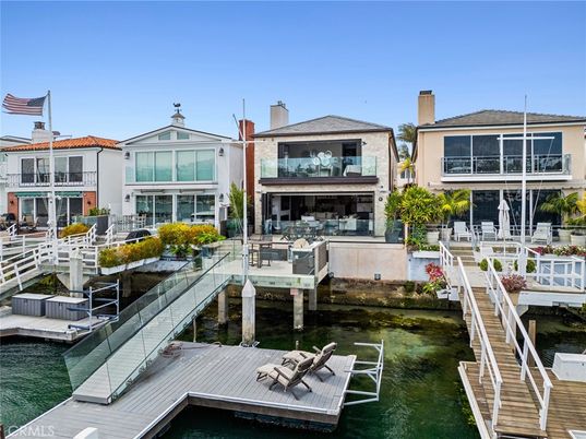 Exterior, Lake