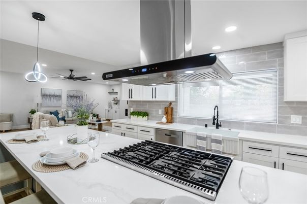 Interior, Kitchen, Living room, Pendant Lights, Recessed Lighting, Stainless Steel Appliances
