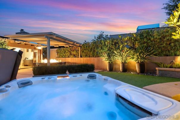 Exterior, Hot Tub