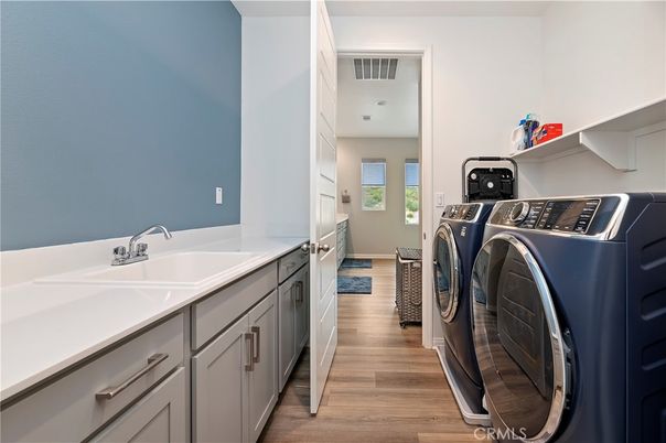 Interior, Washer, Wood Texture Flooring