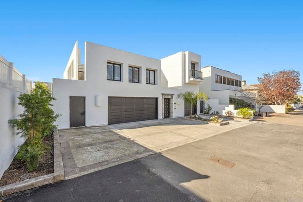Attached, Exterior, Facade, Modern