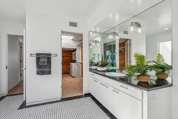 Bathroom, Interior, Recessed Lighting