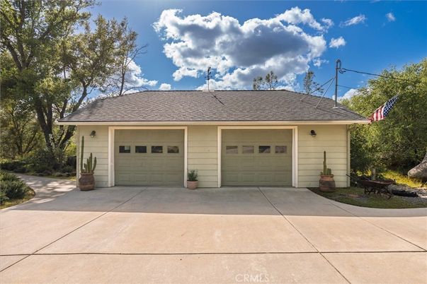 Detached Garage, Exterior