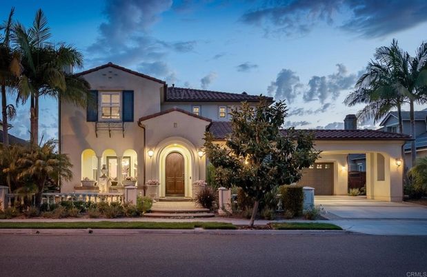 Exterior, Facade, Mediterranean
