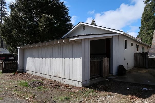 Detached Garage, Exterior