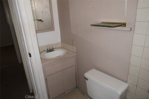 Bathroom, Interior, Tile Countertops
