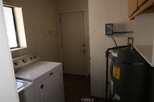 Interior, Washer, Wood Texture Flooring