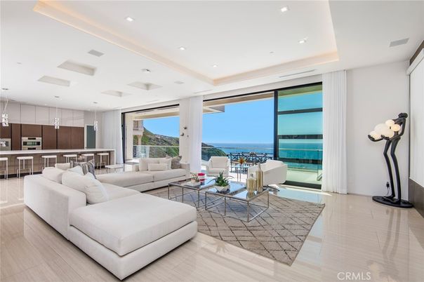Interior, Kitchen, Living room, Pendant Lights, Recessed Lighting, Water