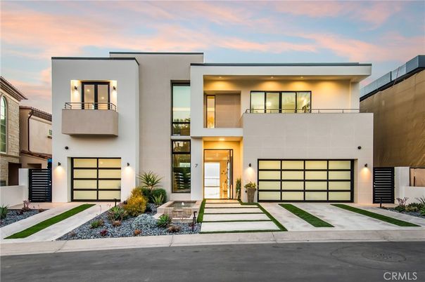 Attached, Exterior, Facade, Modern