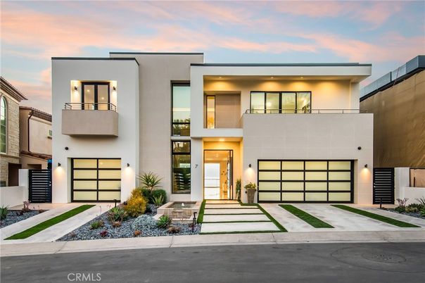 Attached, Exterior, Facade, Modern