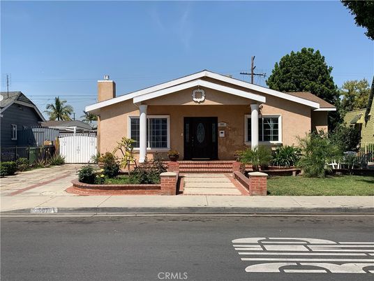 Exterior, Facade, Ranch