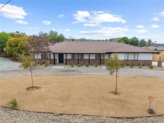 Backyard, Exterior, Facade, Brick Facade, Ranch