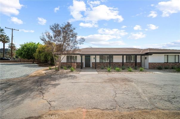Exterior, Facade, Ranch