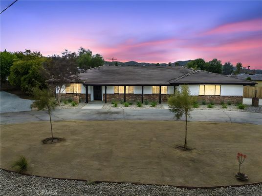 Backyard, Exterior, Facade, Ranch