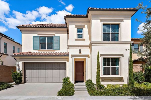 Attached, Exterior, Facade, Mediterranean