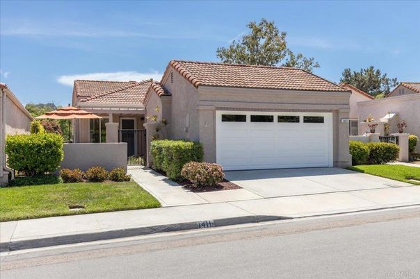 Attached, Exterior, Facade, Mediterranean