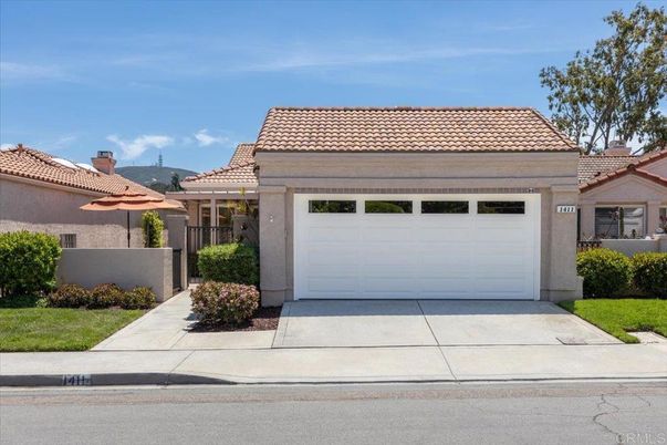 Attached, Exterior, Facade, Mediterranean
