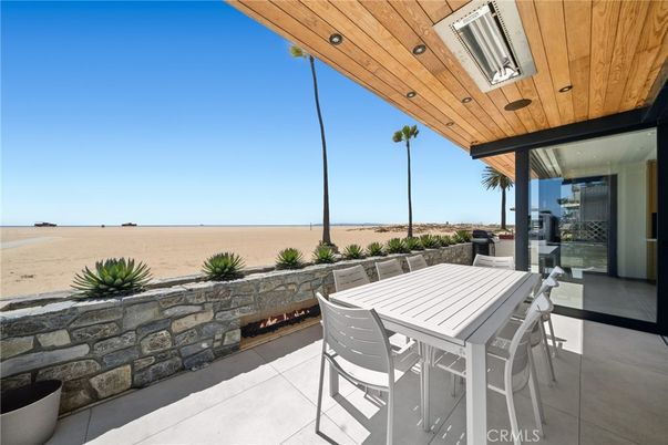 Exterior, Fireplace, Water