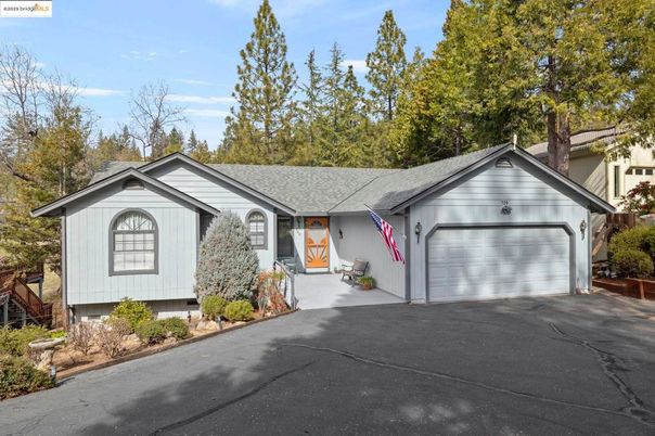 Attached, Detached Garage, Exterior, Facade, Ranch