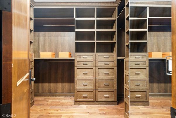 Interior, Walk-in Closets, Wood Texture Flooring