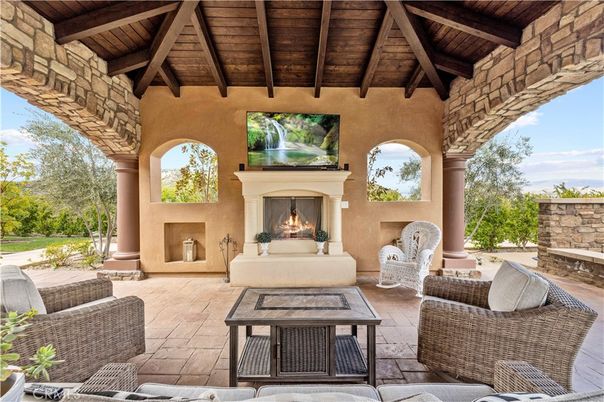 Exterior, Fireplace