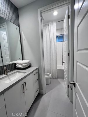Bathroom, Interior, Recessed Lighting