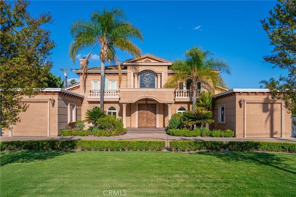 Backyard, Exterior, Facade, Mediterranean