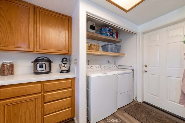 Interior, Washer, Wood Texture Flooring