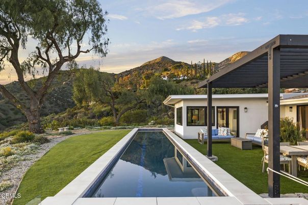 Exterior, Pool