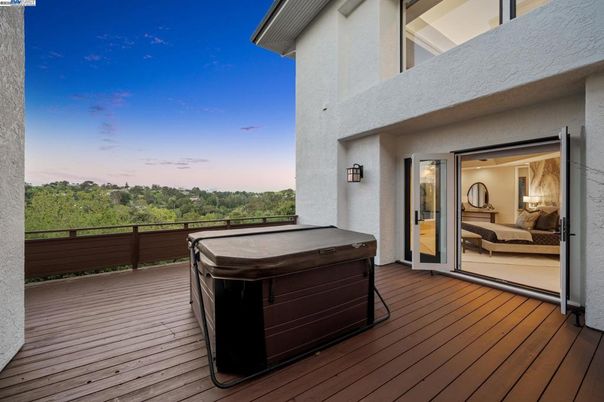 Exterior, Hot Tub