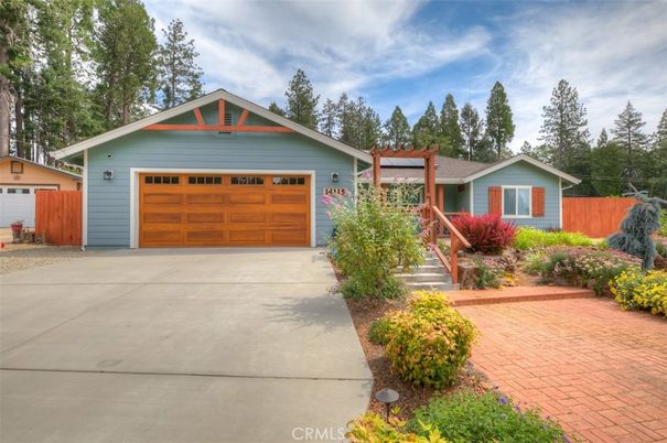 Attached, Exterior, Facade, Ranch