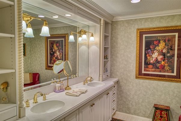 Bathroom, Dual Sink Vanities, Interior, Recessed Lighting