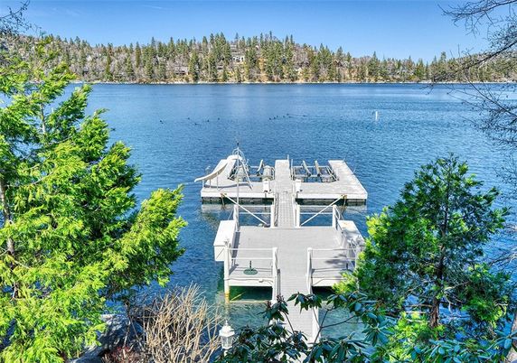 Exterior, Lake