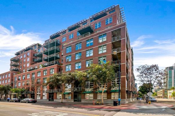 Exterior, Facade, Condo Building