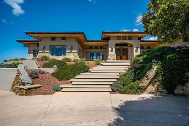 Exterior, Facade, Mediterranean