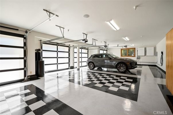 Garage, Interior