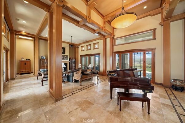 Interior, Living room, Pendant Lights, Piano, Recessed Lighting