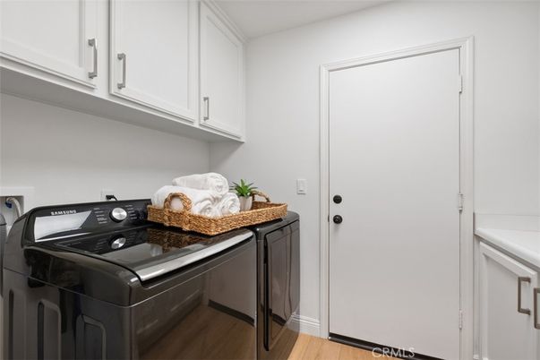 Interior, Washer, Wood Texture Flooring