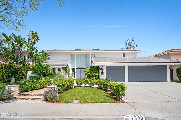 Attached, Exterior, Facade, Mediterranean