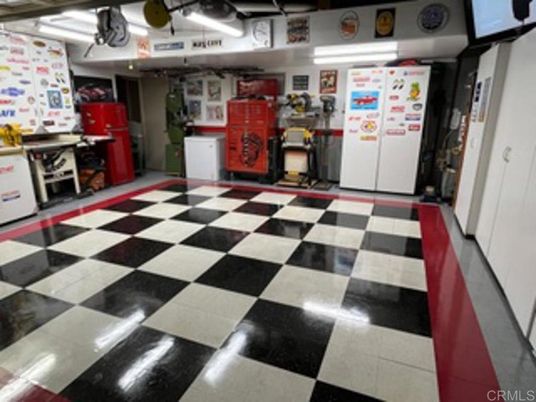 Garage, Interior
