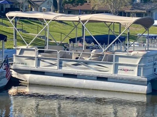 Exterior, Lake