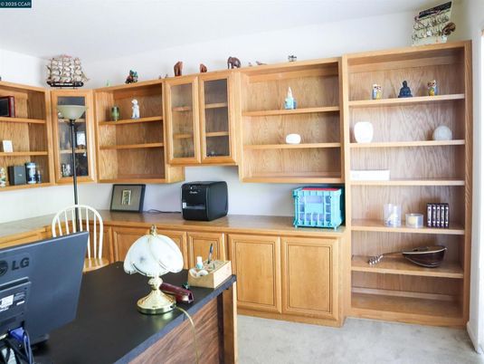 Home Office, Interior