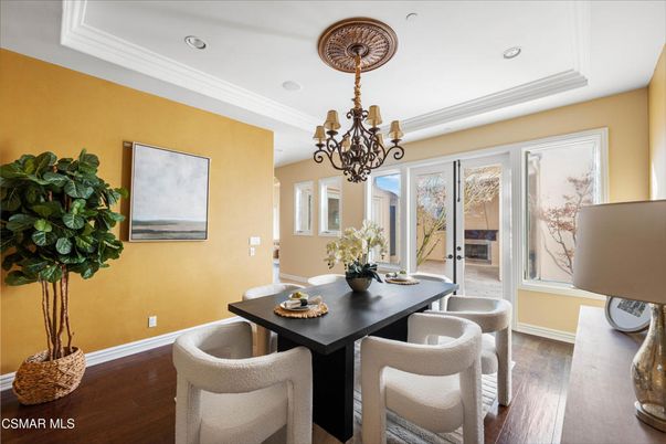 Chandelier, Dining room, Interior, Recessed Lighting, Wood Texture Flooring