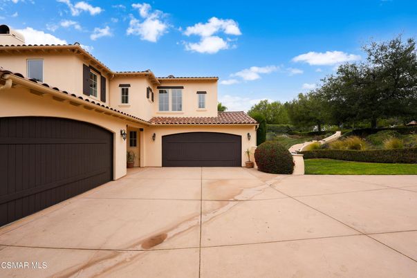 Attached, Exterior, Facade, Mediterranean