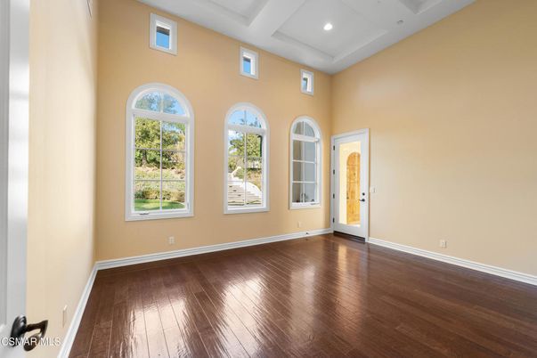 Empty room, Interior, Recessed Lighting, Wood Texture Flooring