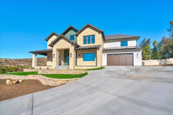 Attached, Exterior, Facade, Brick Traditional