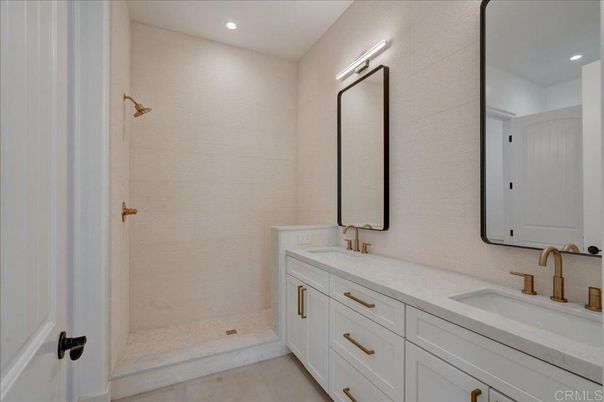 Bathroom, Dual Sink Vanities, Interior, Recessed Lighting