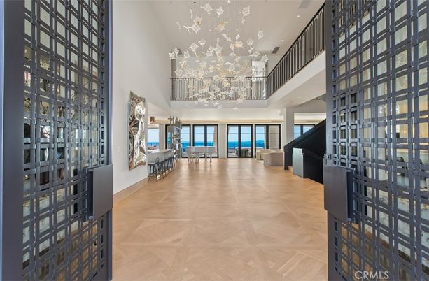 Interior, Piano, Water