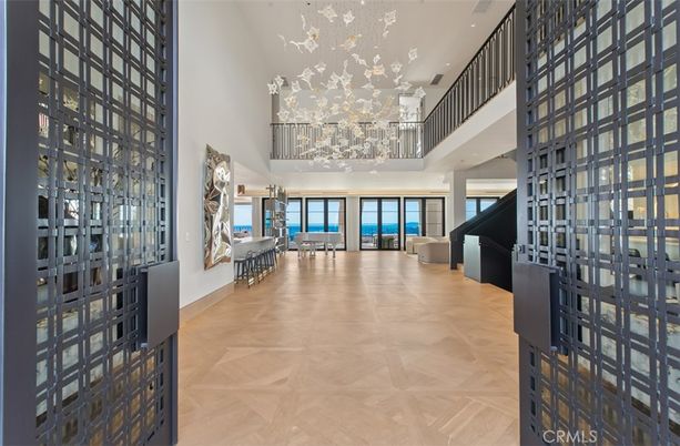 Interior, Piano, Water