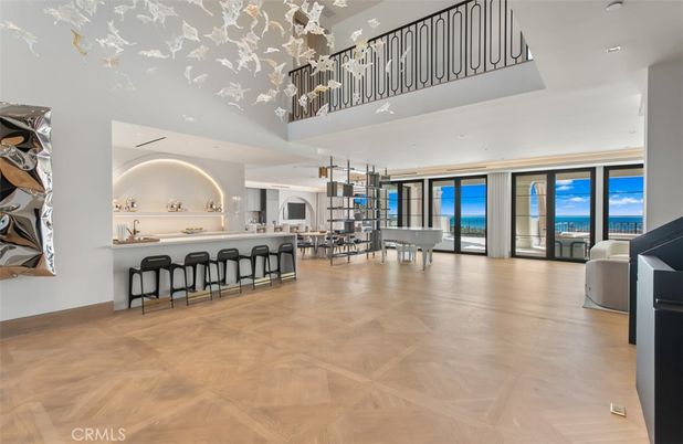 Interior, Pendant Lights, Piano, Recessed Lighting, Wood Texture Flooring
